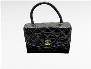 CHANEL Quilted Matelasse CC Logo Enamel Black Patent Leather Hand Bag